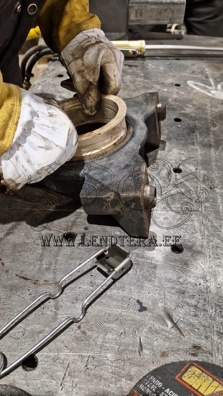 Rasketehnika remont:pukside ja tappide vahetamine Rasketehnika – olgu selleks metsamasin, ekskavaator või traktorihaagis – töötab tihti rasketes oludes. Tolm, v